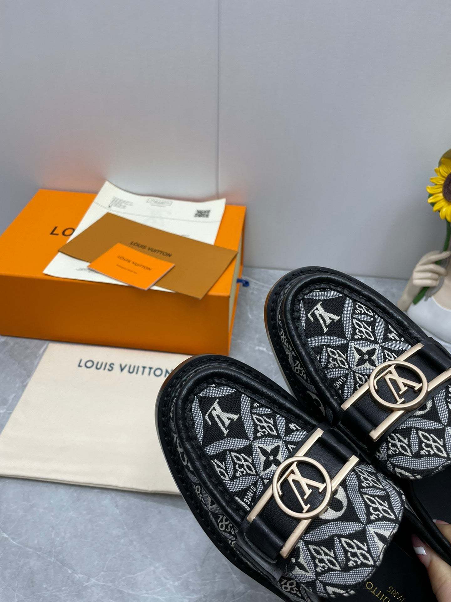 Luxury Shoes - LU-V - 1074
