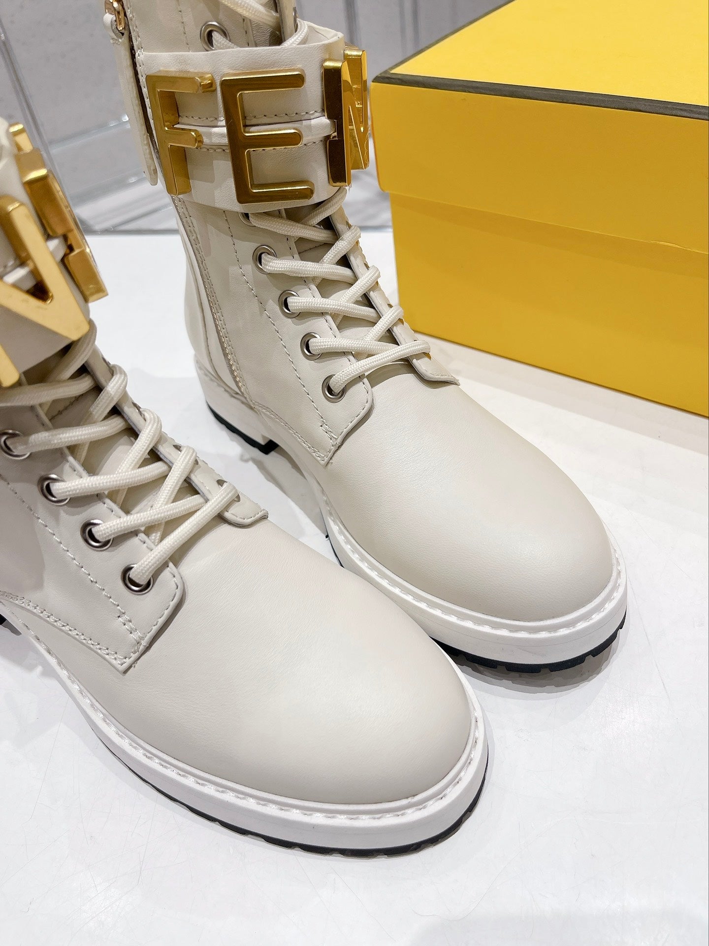Luxury Shoes - FED - 424