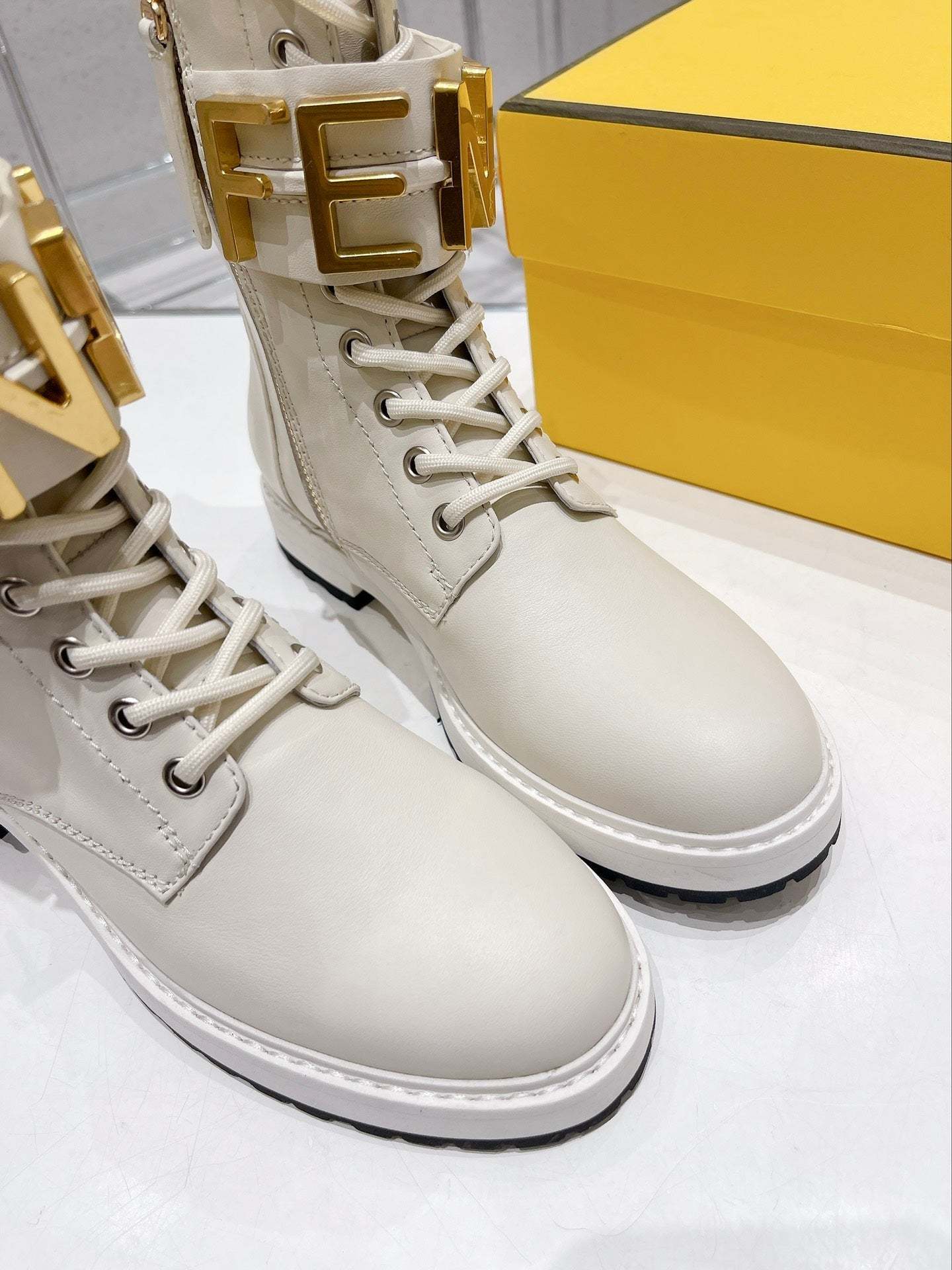 Luxury Shoes - FED - 424
