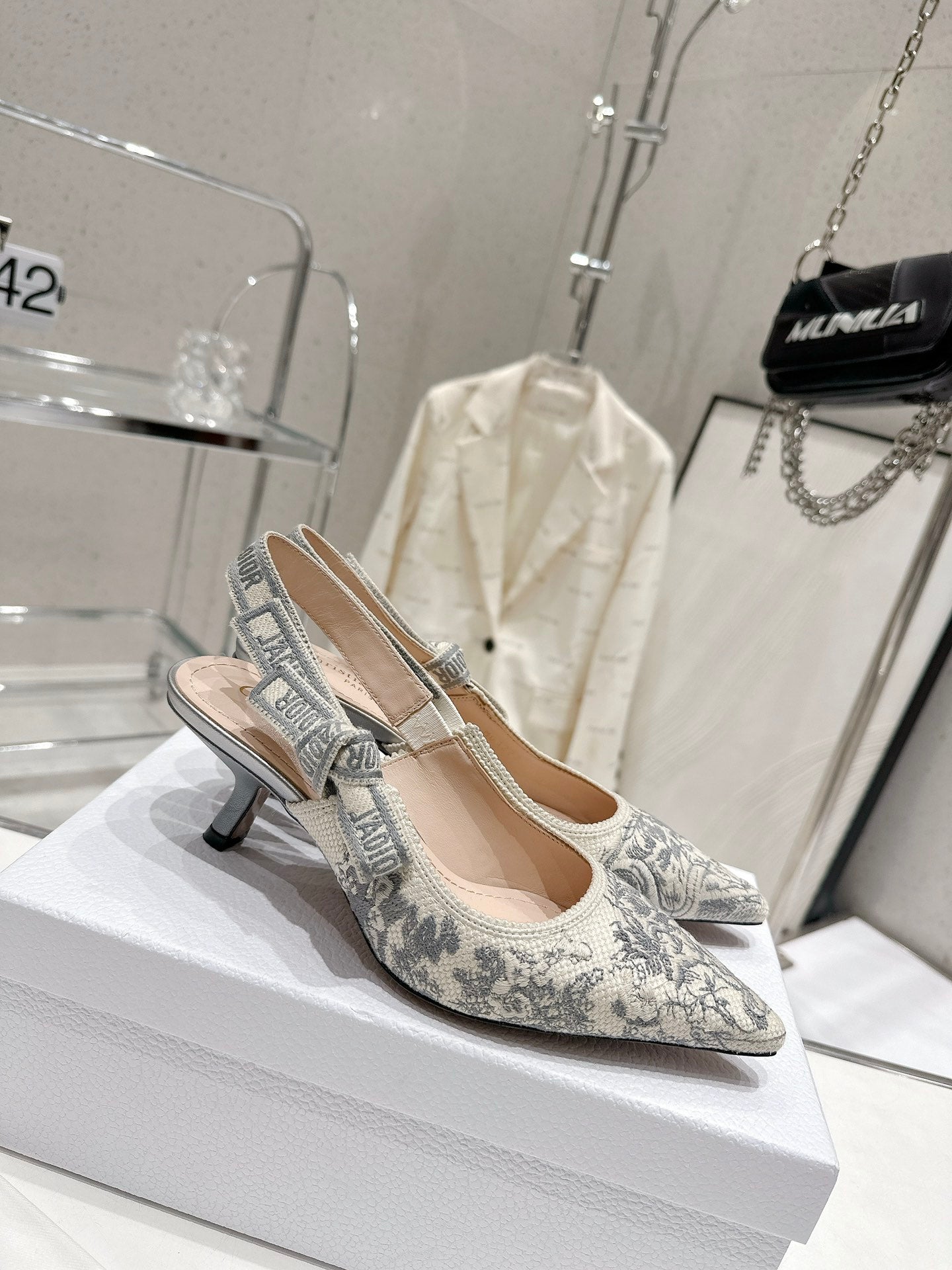 Luxury Shoes - DIR - 438