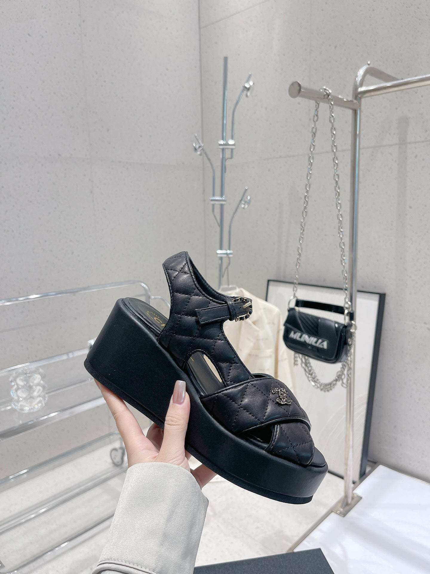Luxury Shoes Sandals - CHL - 182