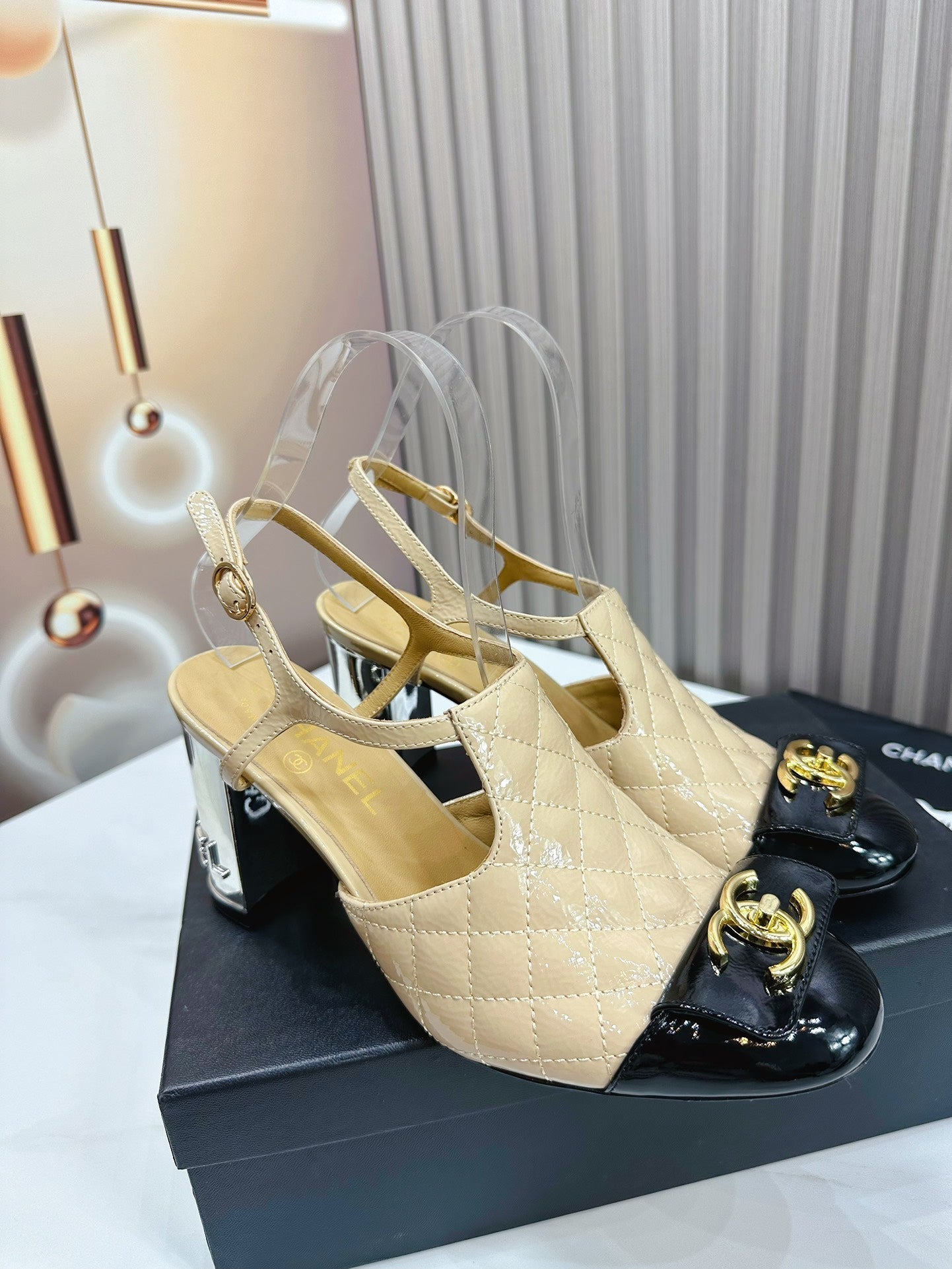 Luxury Shoes Sandals - CHL - 323