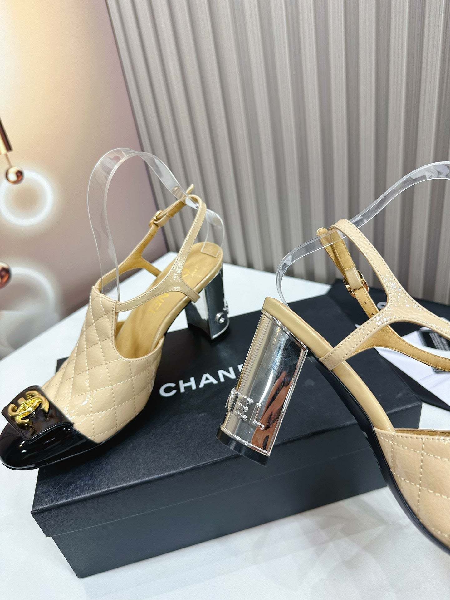 Luxury Shoes Sandals - CHL - 323