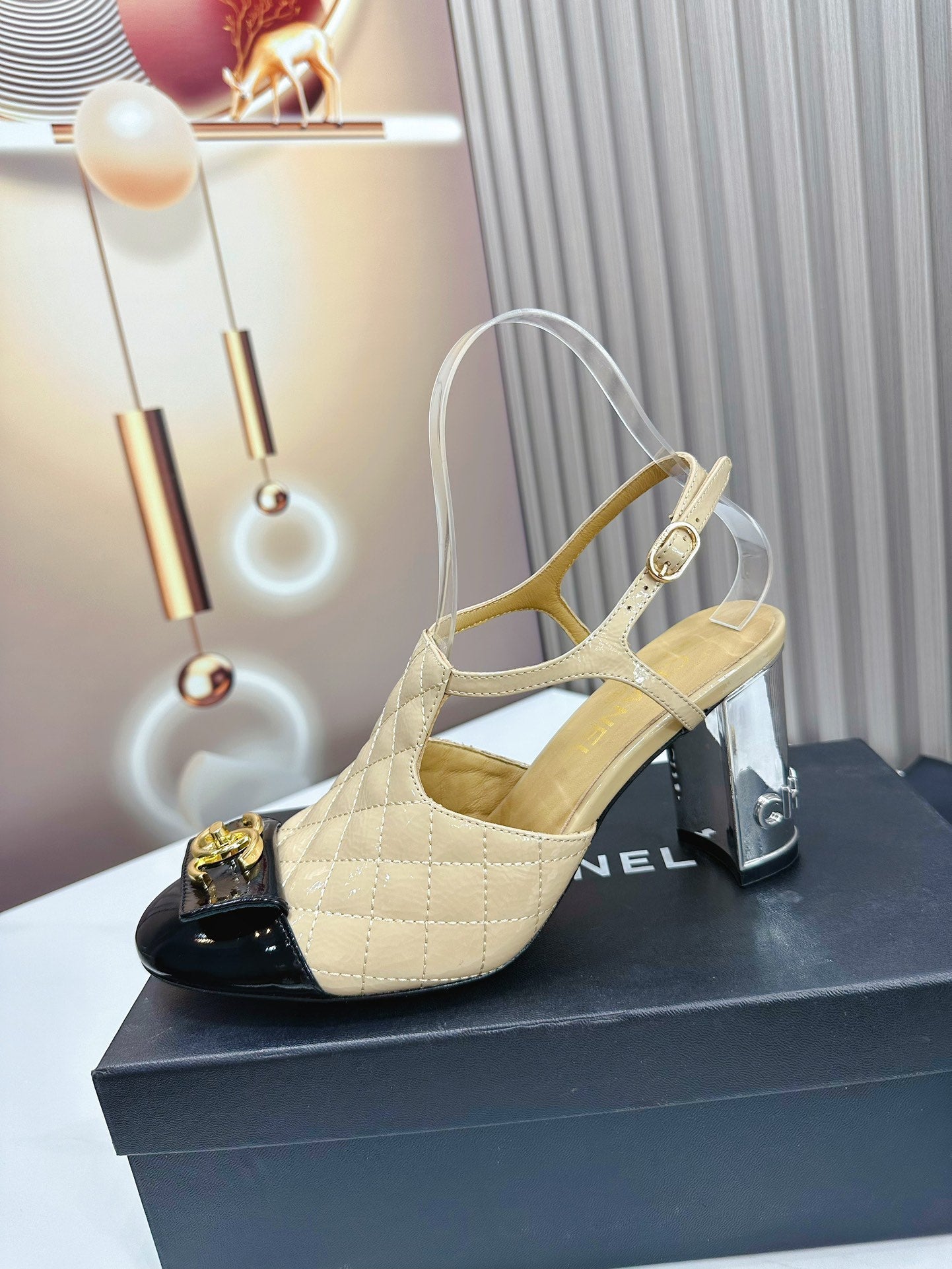 Luxury Shoes Sandals - CHL - 323