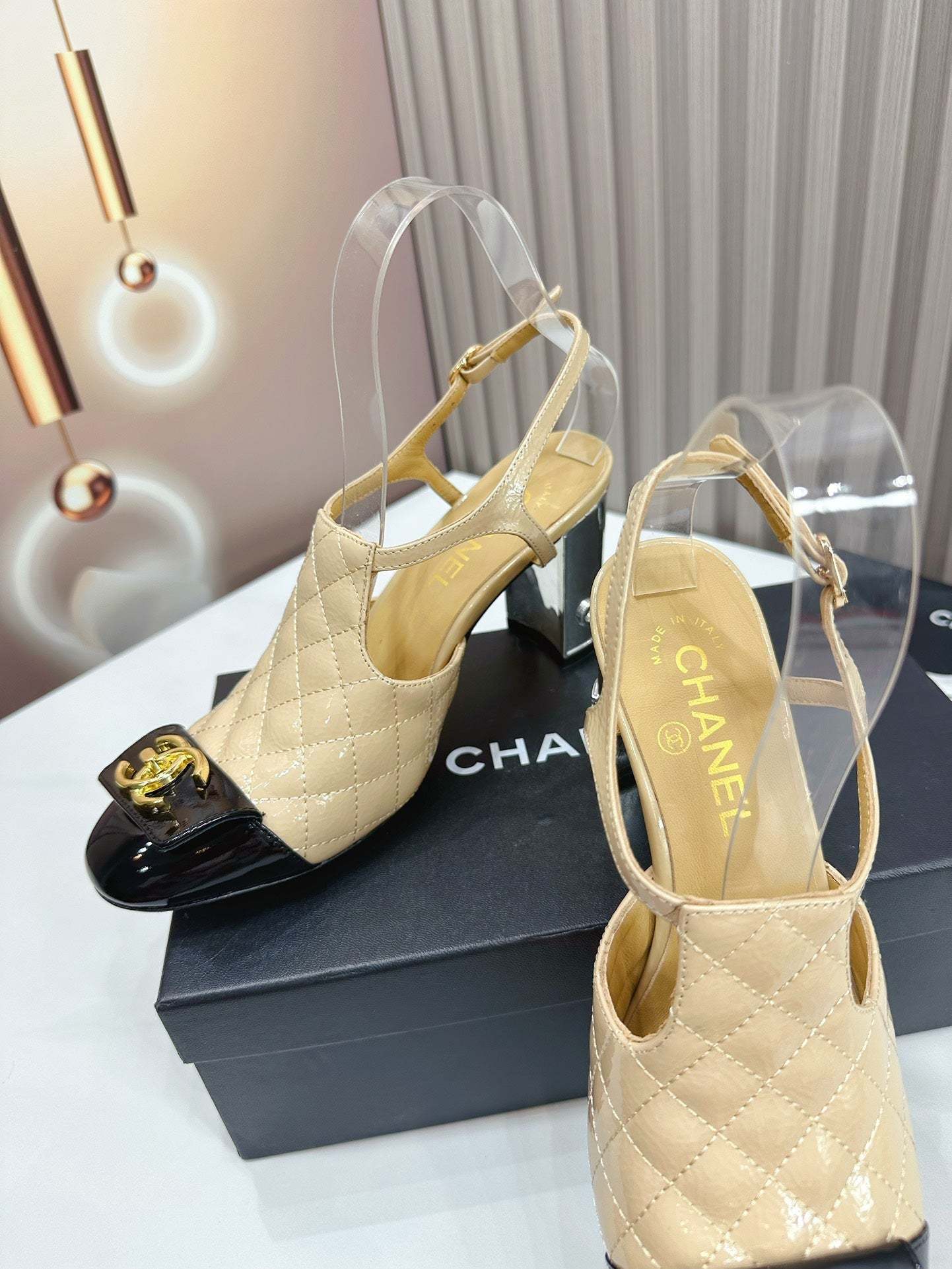 Luxury Shoes Sandals - CHL - 323