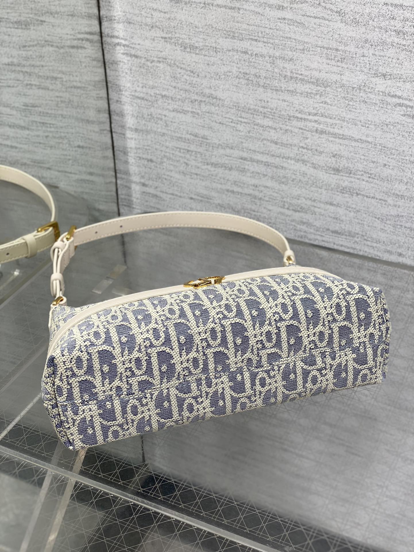 CD  Miss Caro 24 blue raffia-effect fabric