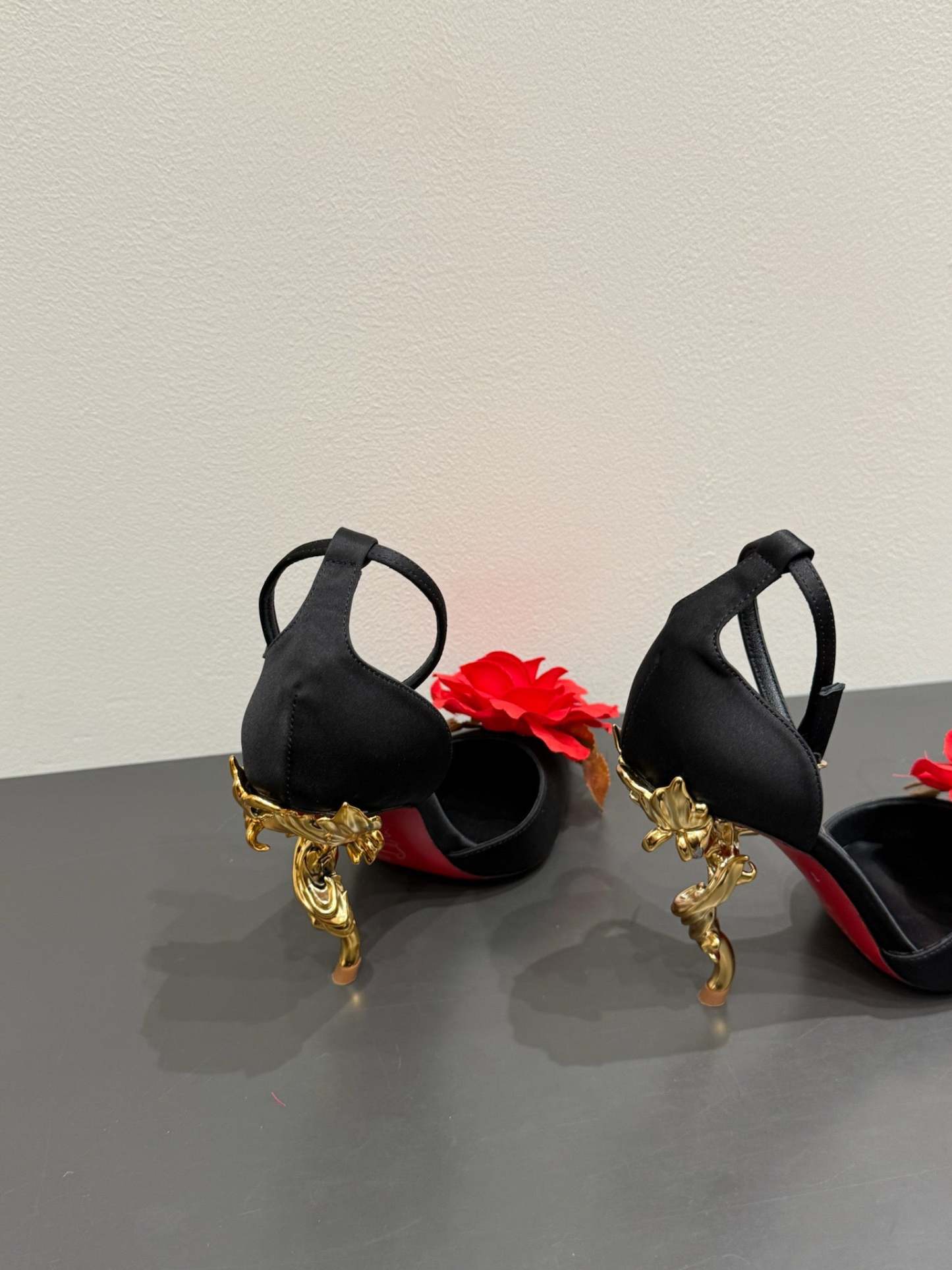 CC 25 Flower Rose Pumps Black Silk 337164