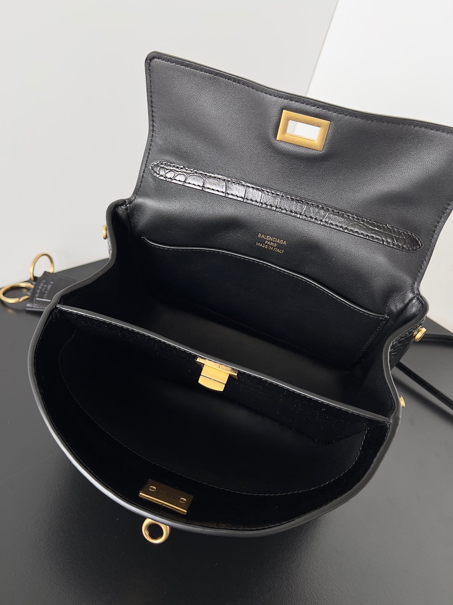 𝗕𝗮𝗹𝗲𝗻𝗰𝗶𝗮𝗴𝗮 Rodeo 22 bag black crocodile skin