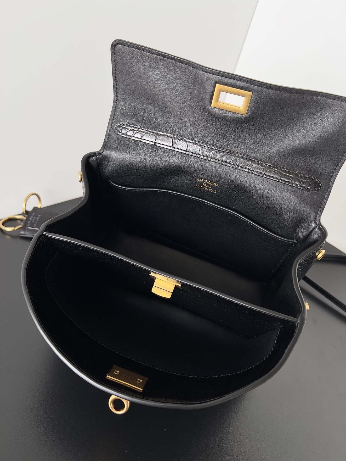 𝗕𝗮𝗹𝗲𝗻𝗰𝗶𝗮𝗴𝗮 Rodeo 22 bag black crocodile skin