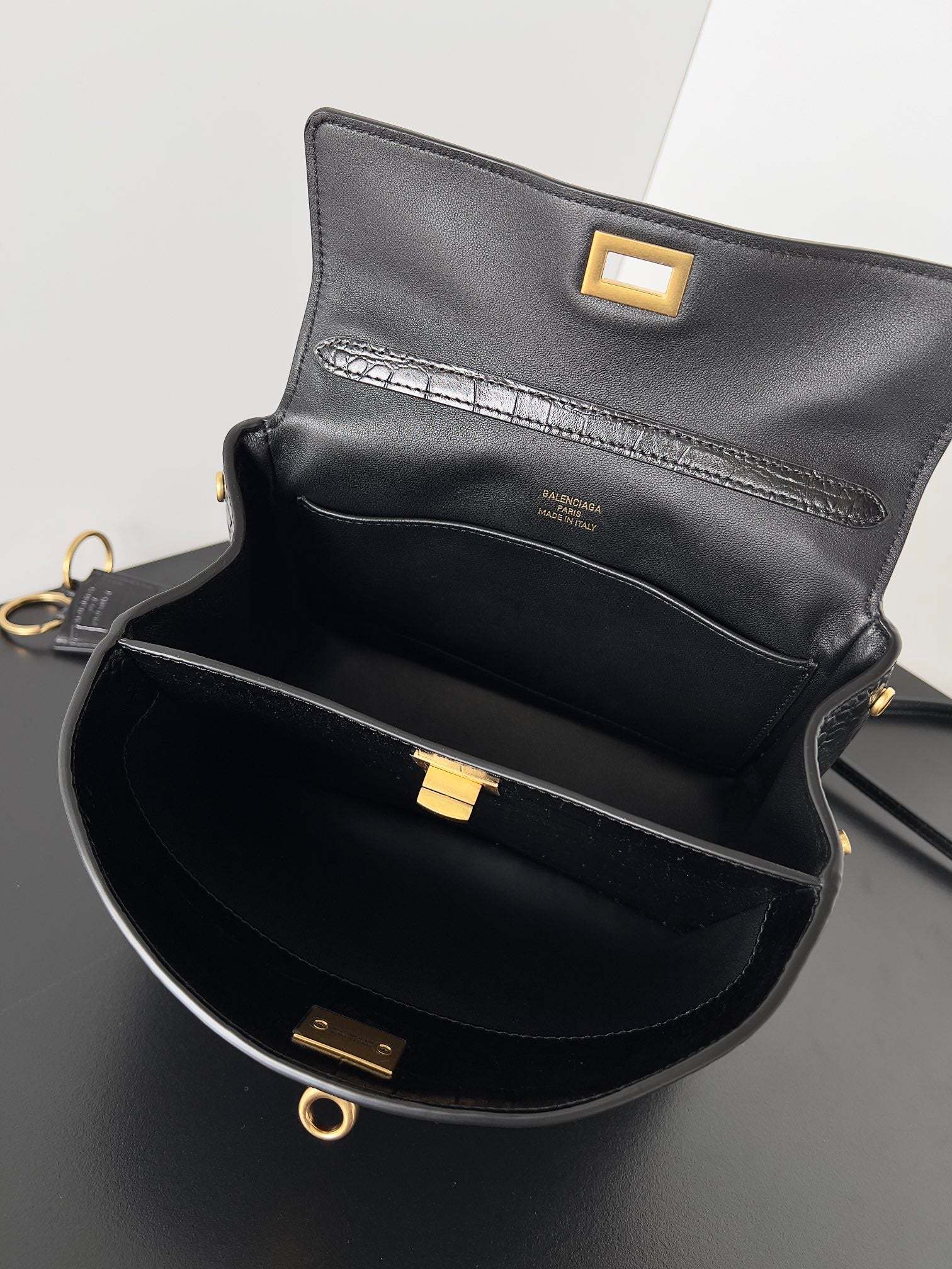 𝗕𝗮𝗹𝗲𝗻𝗰𝗶𝗮𝗴𝗮 Rodeo 22 bag black crocodile skin