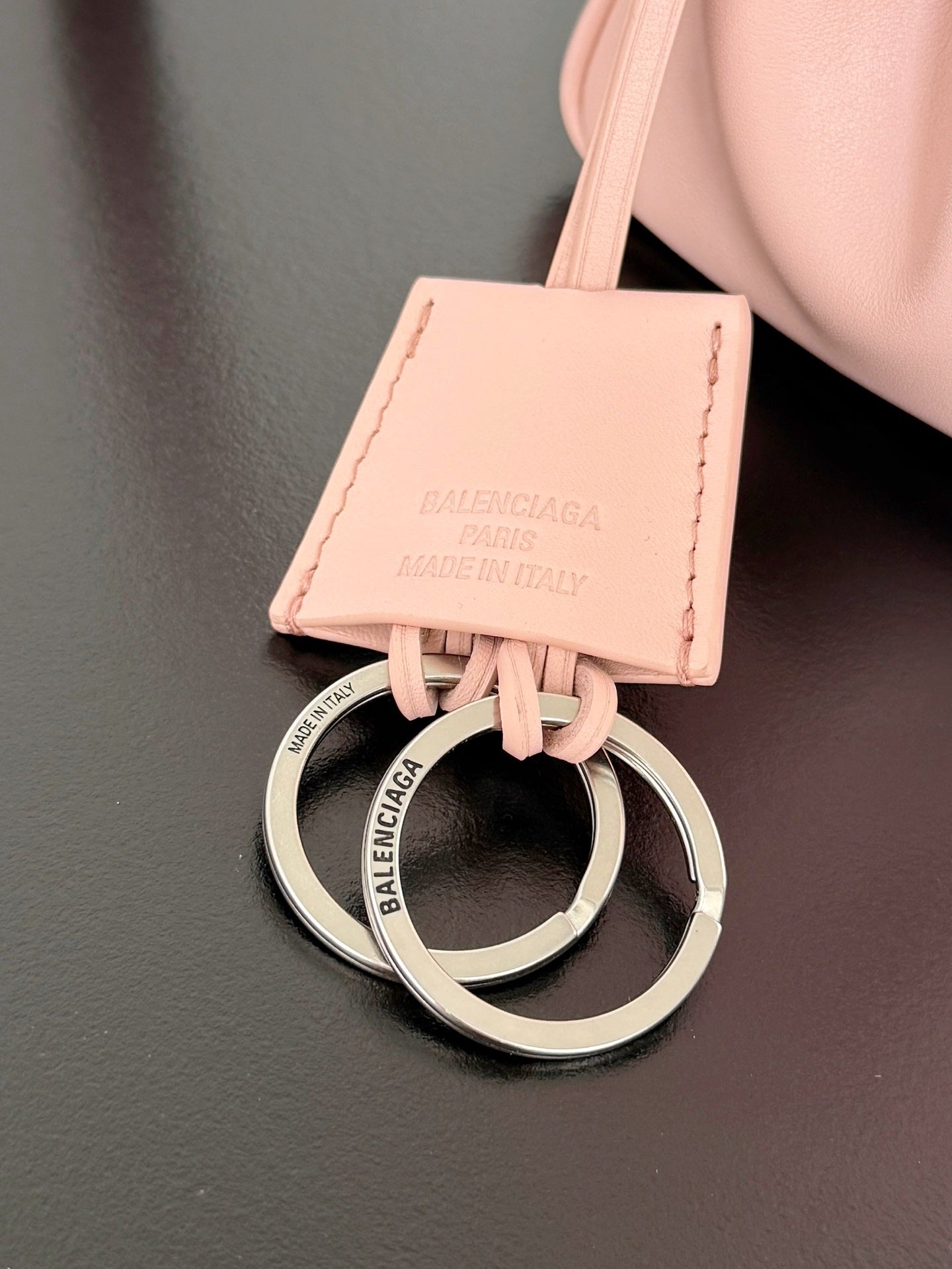 𝗕𝗮𝗹𝗲𝗻𝗰𝗶𝗮𝗴𝗮 Rodeo 35 oversized bag pastel pink lambskin