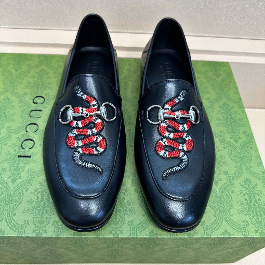 GG Men's 25 Snake Loafer Black Calfskin 575850
