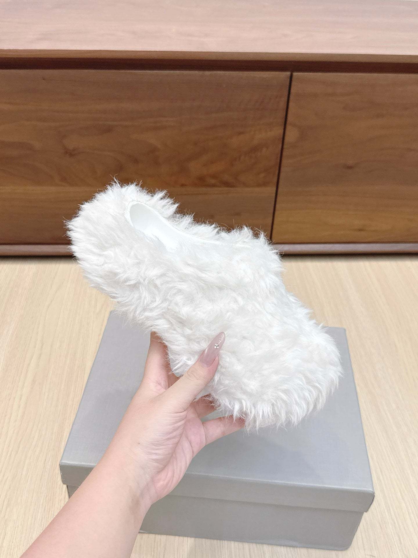 Balenciaga 25ss slippers white wool 462673