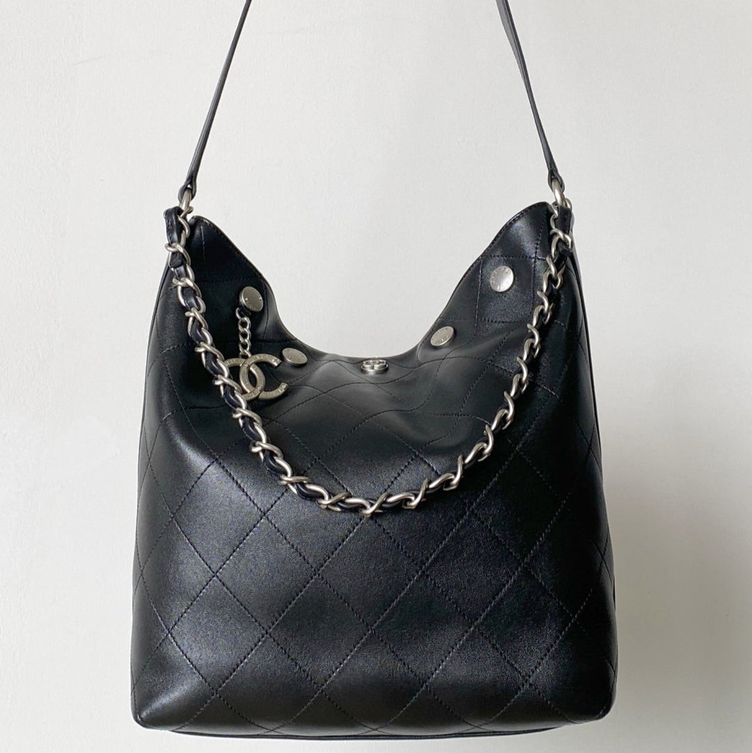 CC vintage hobo bag 31 black lambskin