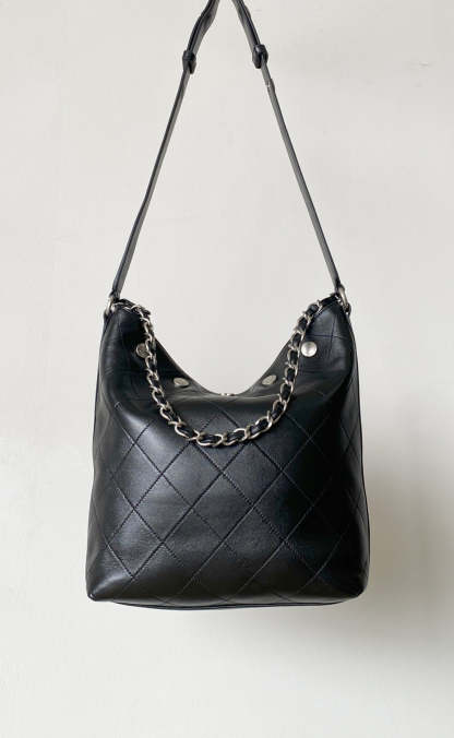 CC vintage hobo bag 31 black lambskin