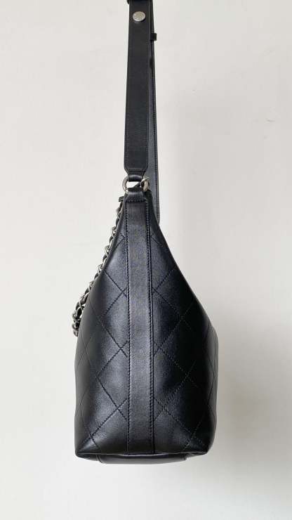 CC vintage hobo bag 31 black lambskin