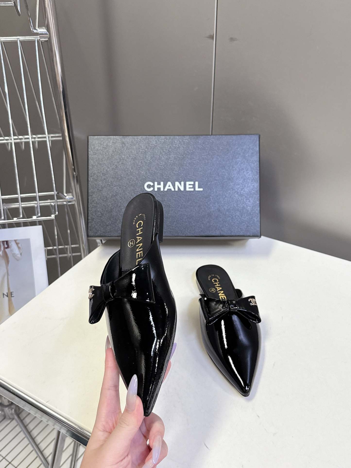 CC 25 Mules Black Calfskin Patent Leather 353925