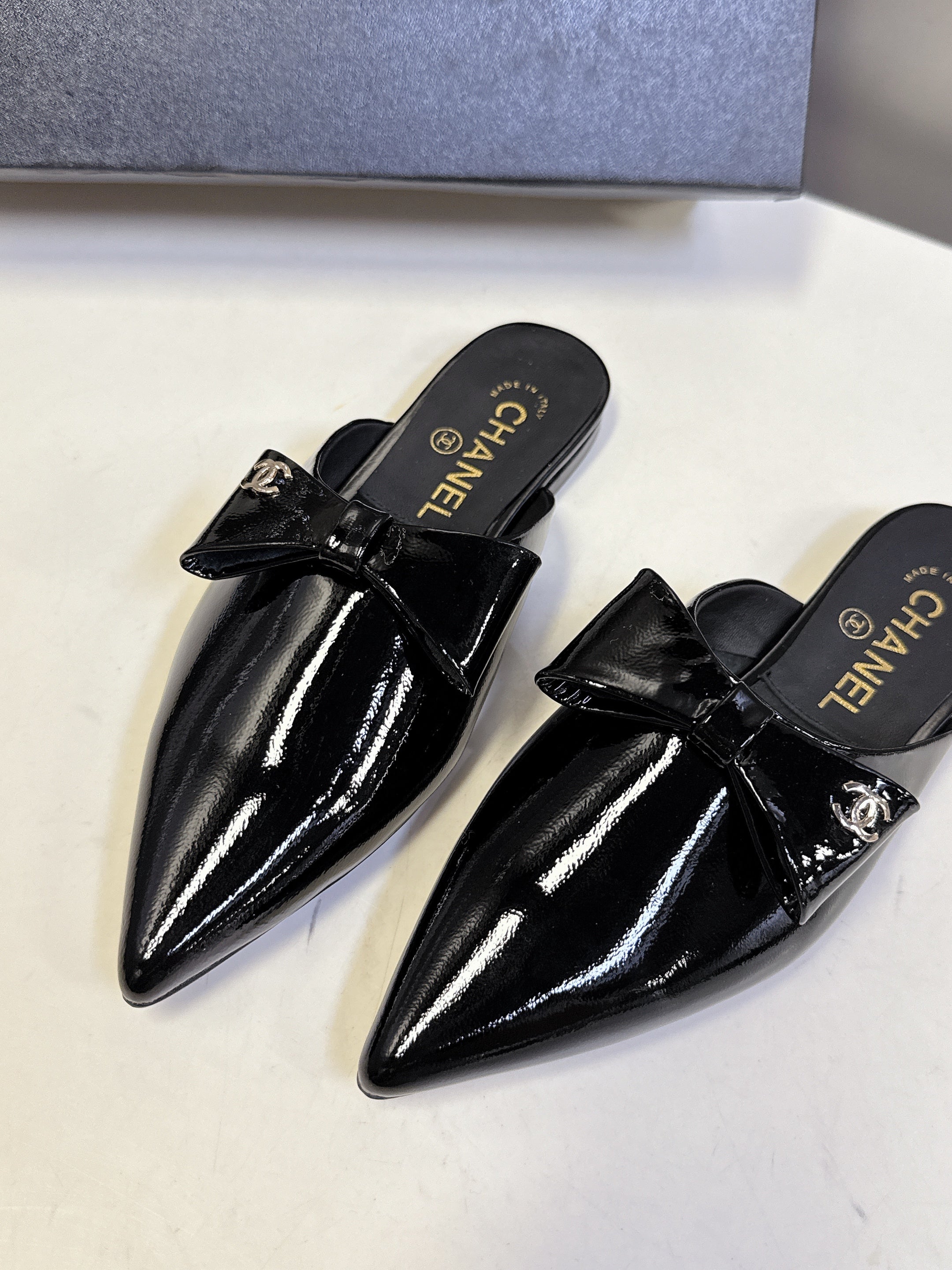 CC 25 Mules Black Calfskin Patent Leather 353925