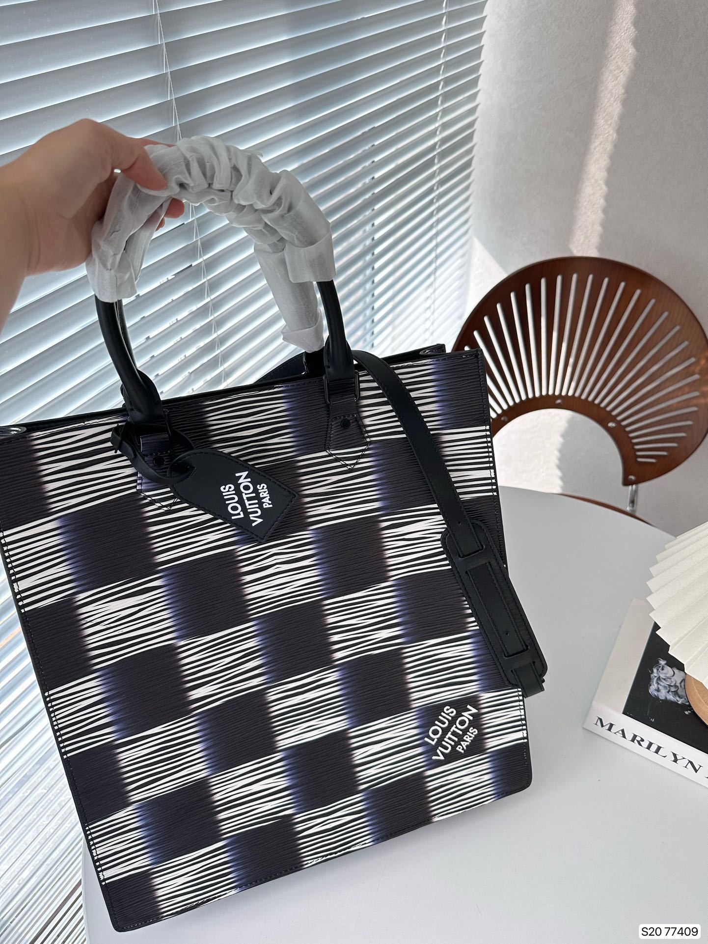 LV SAC PLAT BLUE 40CM