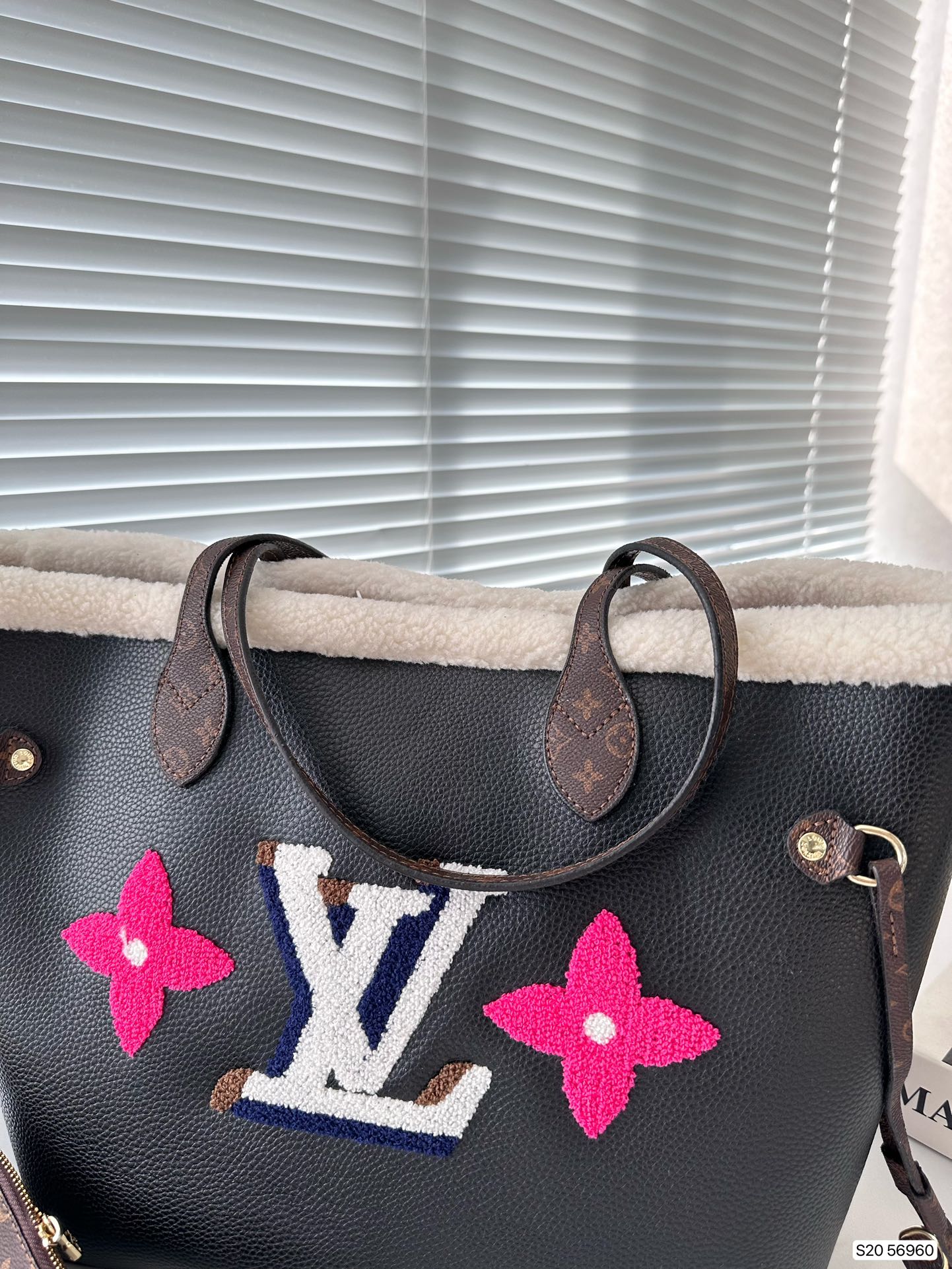 LV SHEARLING MONOGRAM NEVERFULL MM BAG BLACK 33CM