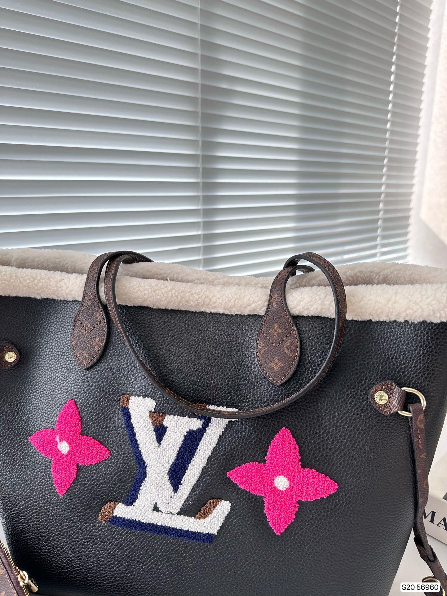 LV SHEARLING MONOGRAM NEVERFULL MM BAG BLACK 33CM