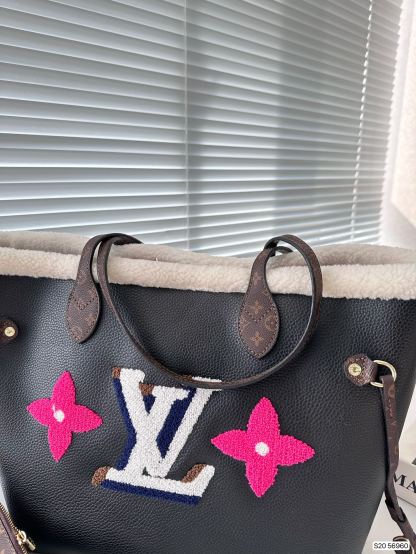 LV SHEARLING MONOGRAM NEVERFULL MM BAG BLACK 33CM