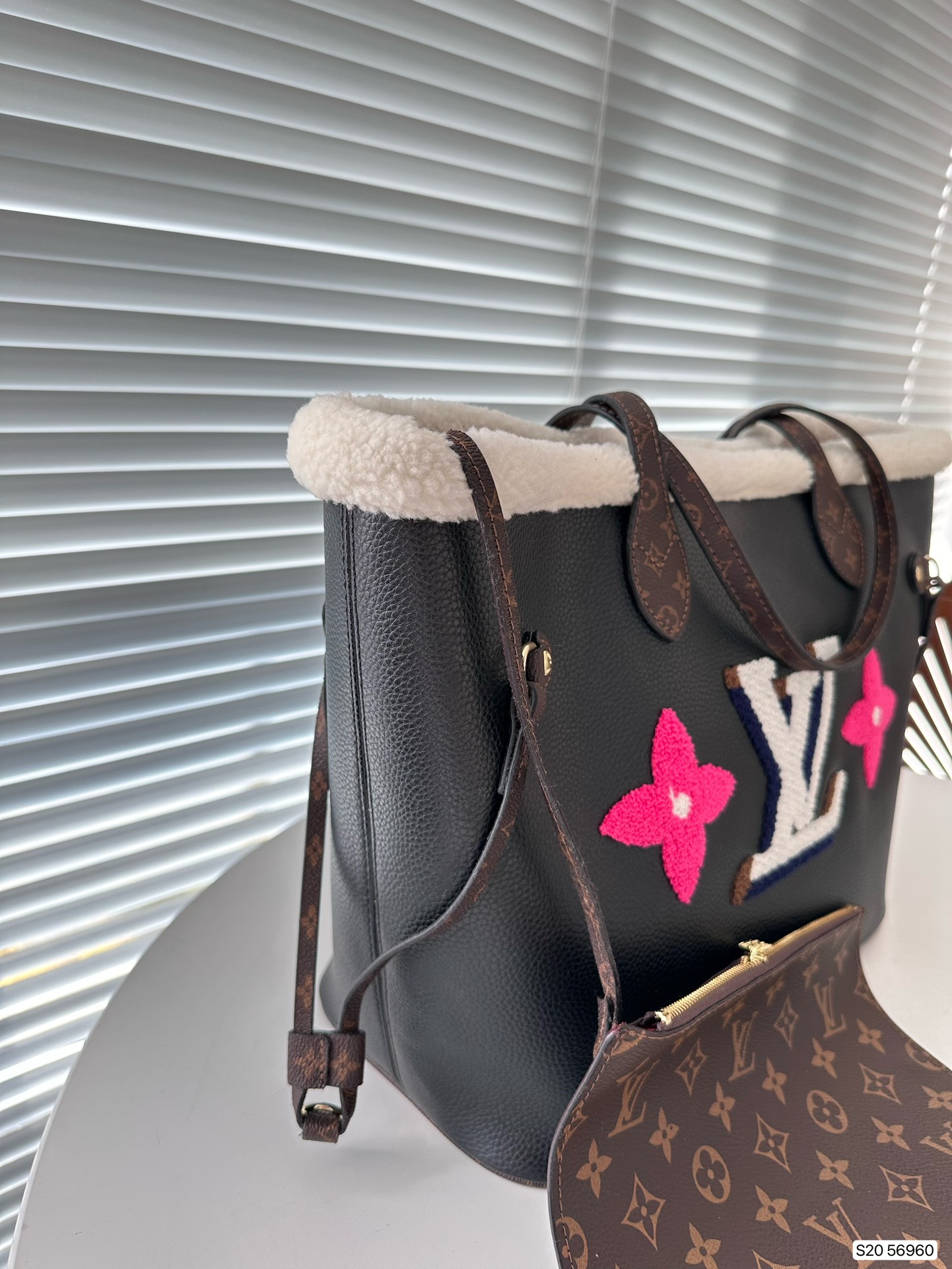 LV SHEARLING MONOGRAM NEVERFULL MM BAG BLACK 33CM