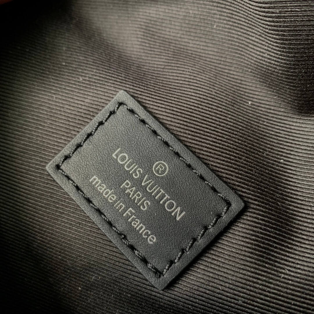 M21397 DISCOVERY BUMBAG Monogram Eclipse 44CM green