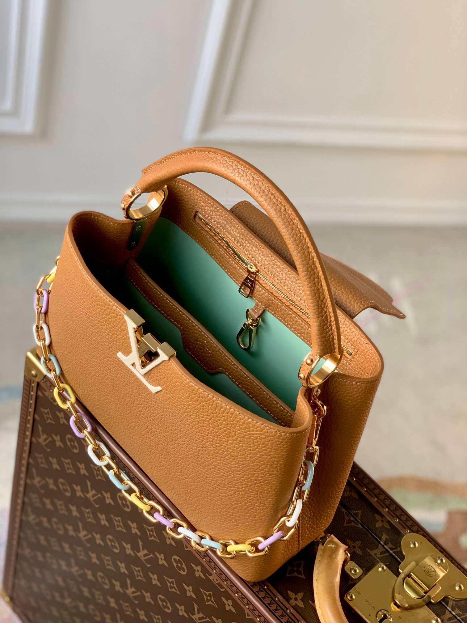 M21798 Capucines MM Taurillon 31cm brown COWHIDE/ REAL LEATHER