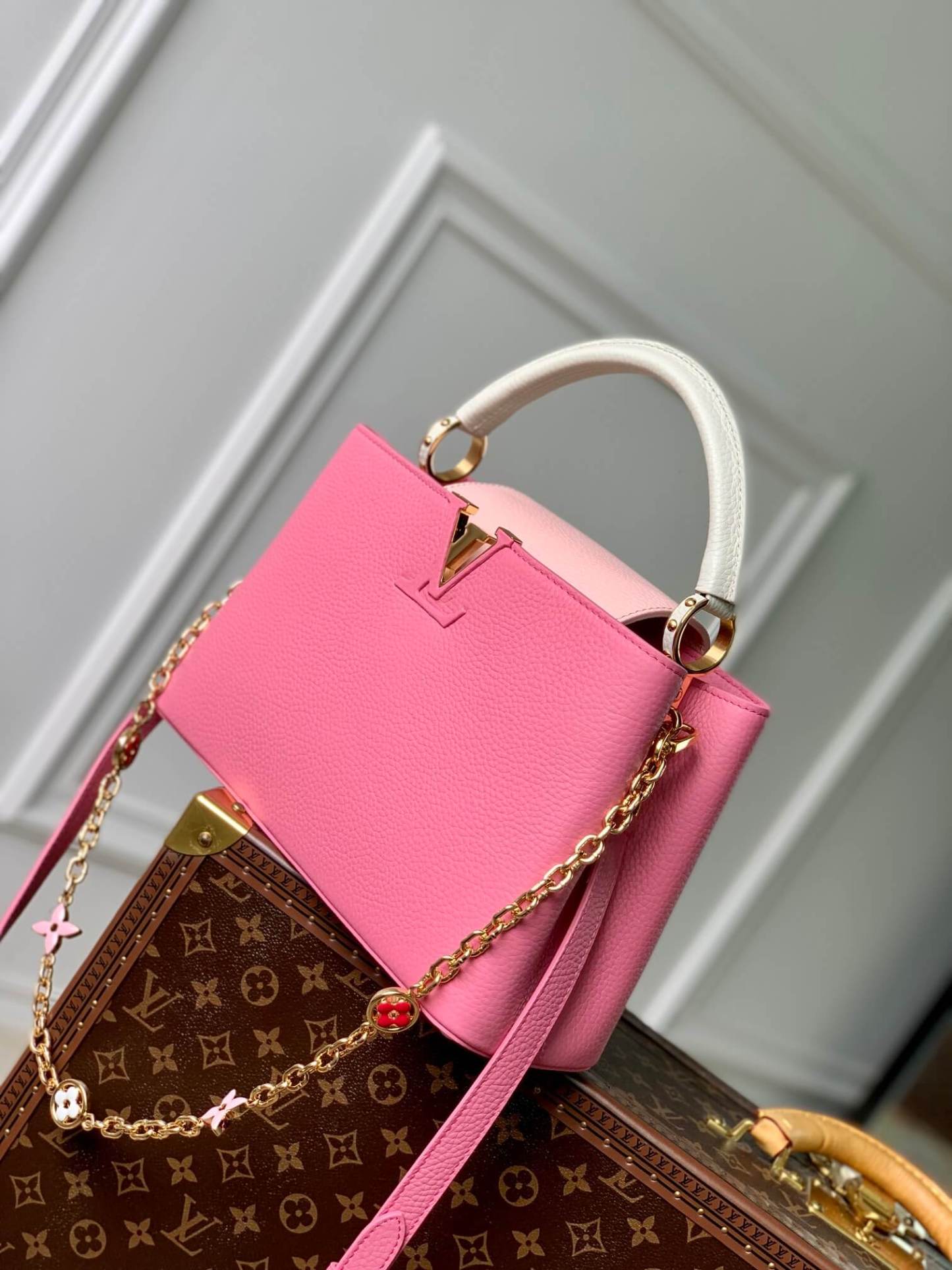 M22375 Capucines MM Taurillon 31.5cm pink COWHIDE/ REAL LEATHER