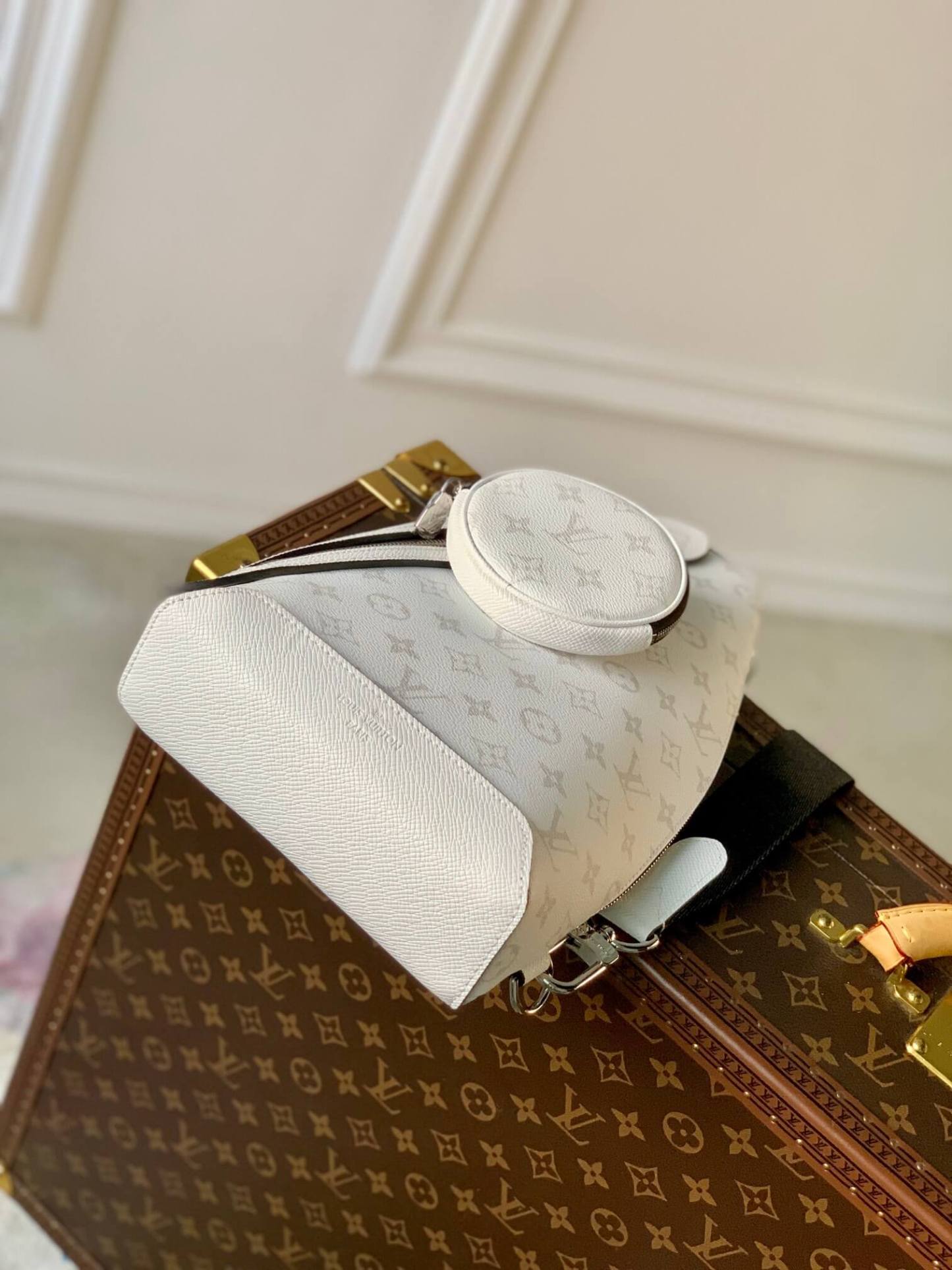 M30936 Duo Sling Bag 20cm white Monogram bumbag