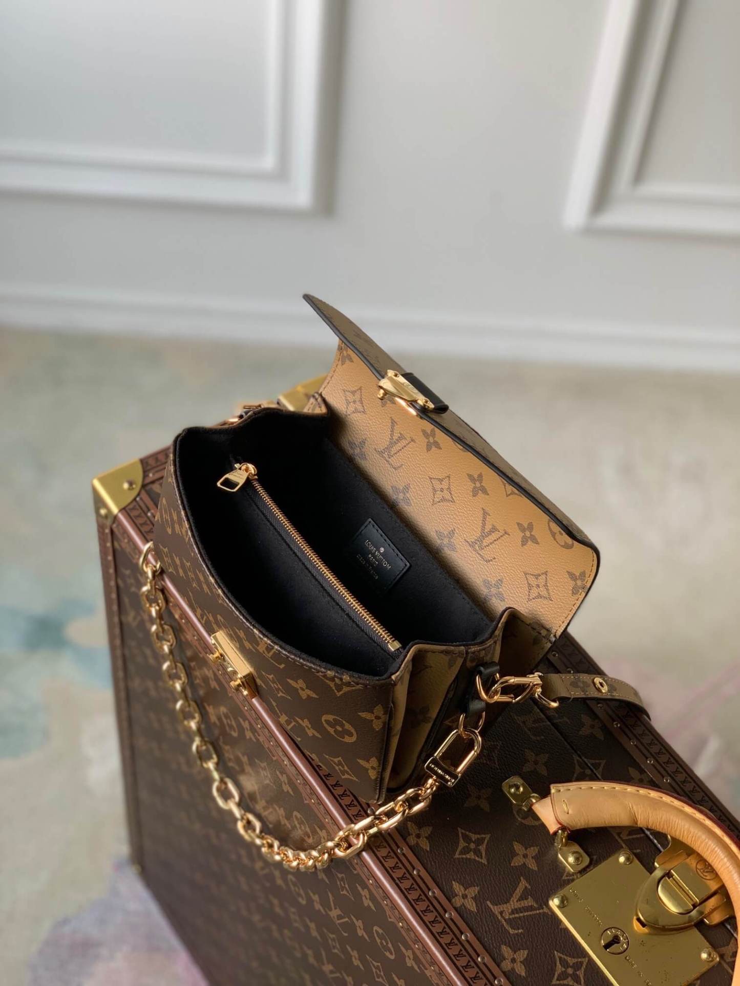 M46279 POCHETTE METIS EAST WEST yellow monogram