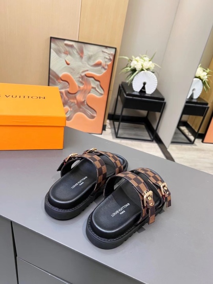 LUV WOMEN’S BOM DIA FLAT MULE BROWN