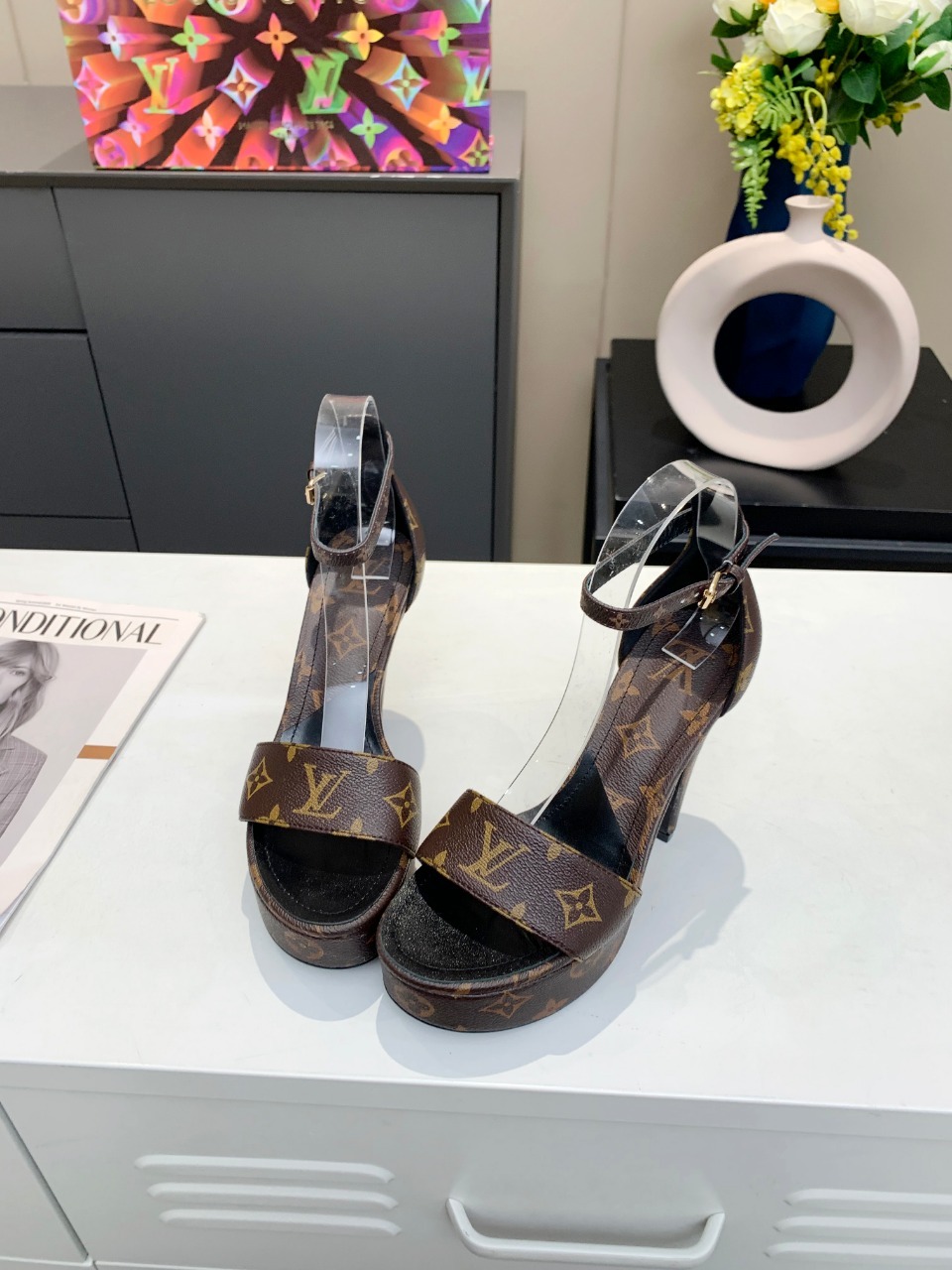 LUV WOMEN’S AFTERGLOW PLATFORM SANDAL BROWN