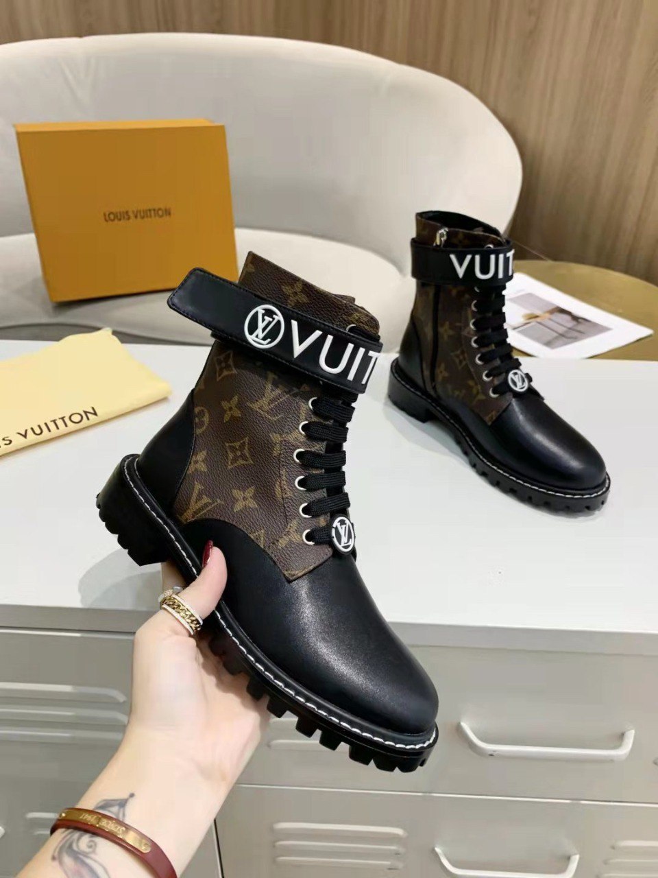 Luxury Shoes - LU-V - 888