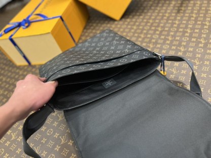 LV District MM Monogram Eclipse Canvas For Men