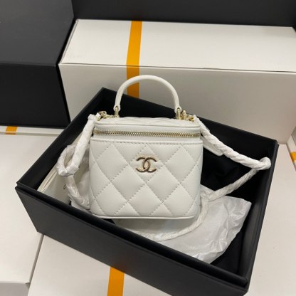 CHANEL Vanity Caviar White