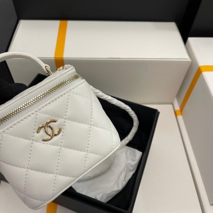 CHANEL Vanity Caviar White