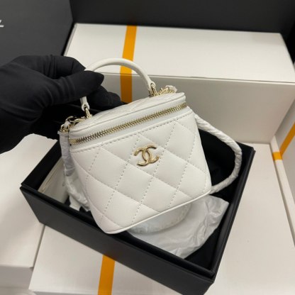 CHANEL Vanity Caviar White