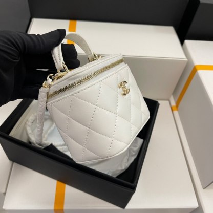 CHANEL Vanity Caviar White