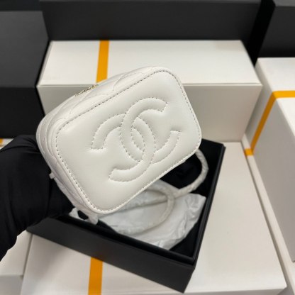 CHANEL Vanity Caviar White