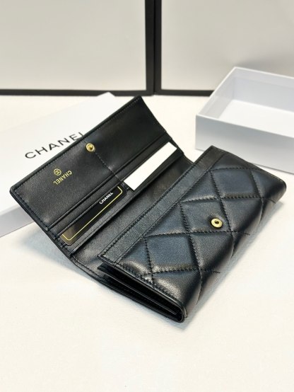 CHANEL Black Quilted Gold CC Flap 