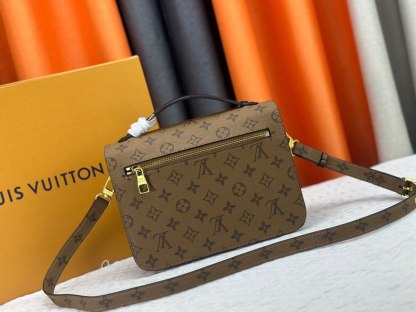 LOUIS VUITTON POCHETTE METIS