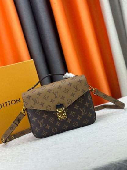LOUIS VUITTON POCHETTE METIS