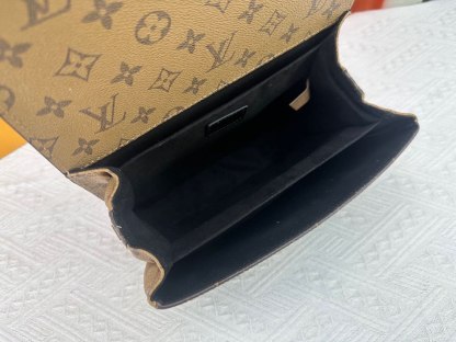 LOUIS VUITTON POCHETTE METIS