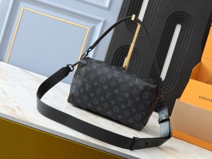 LV Pochette Accessoire 