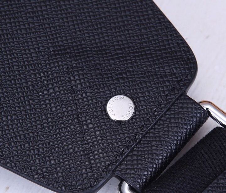 LV Avenue Sling Bag Taiga Black For Men, Bags, Messenger And Crossbody Bags 12.2in/31cm LV M30443