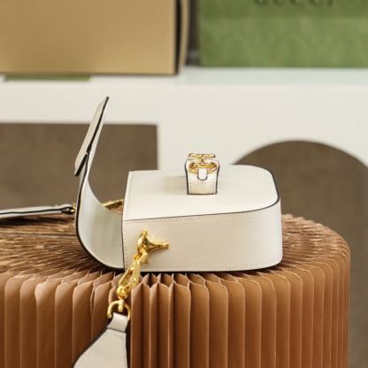 GC658574 shoulder bag bag Leather white