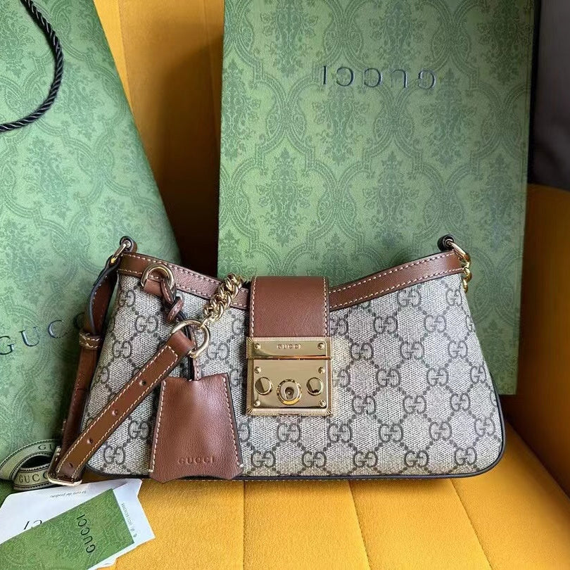Small GG Supreme Canvas Shoulder Bag