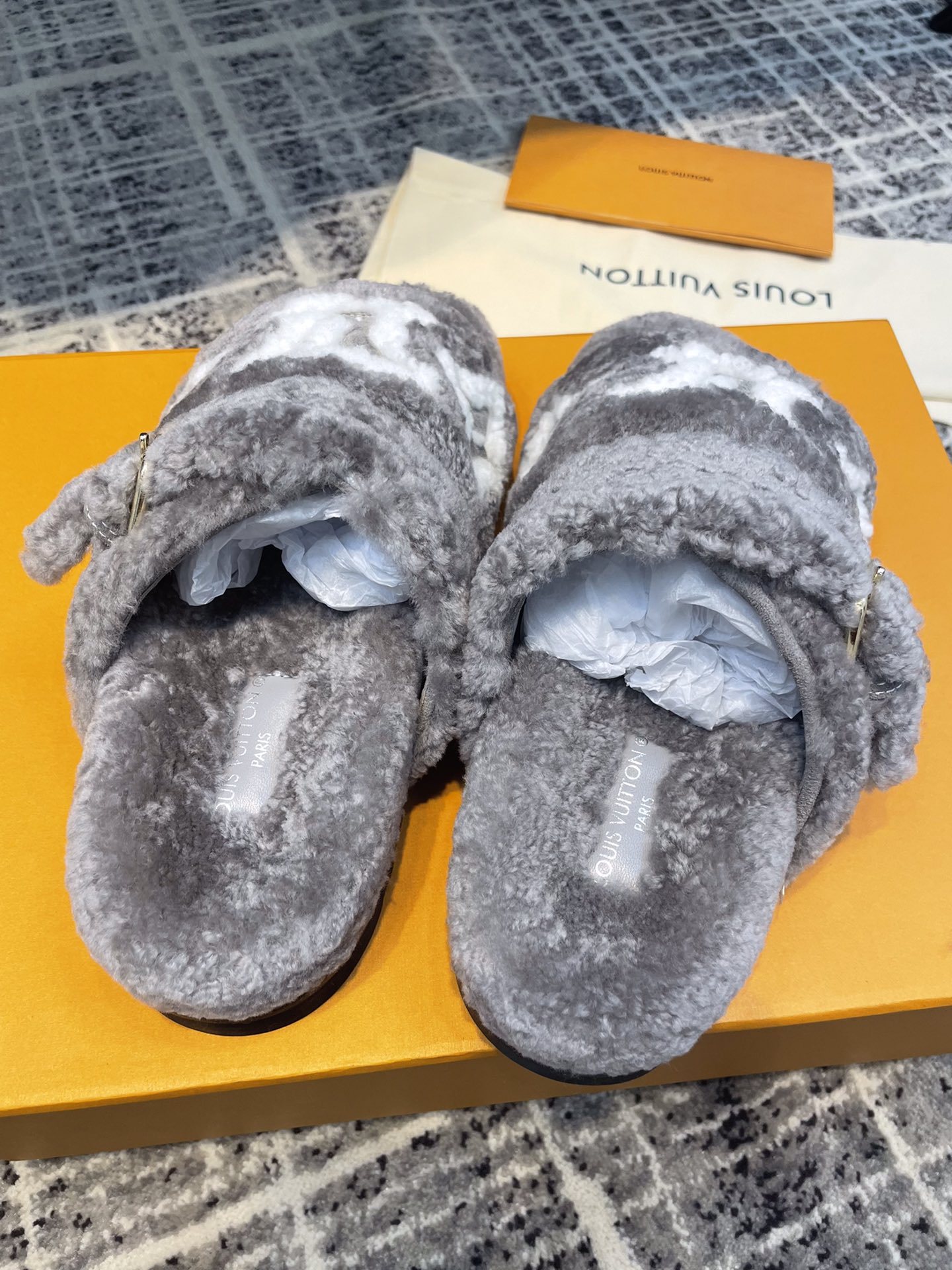 LUV WOMEN’S PASEO FLAT COMFORT MULE GREY